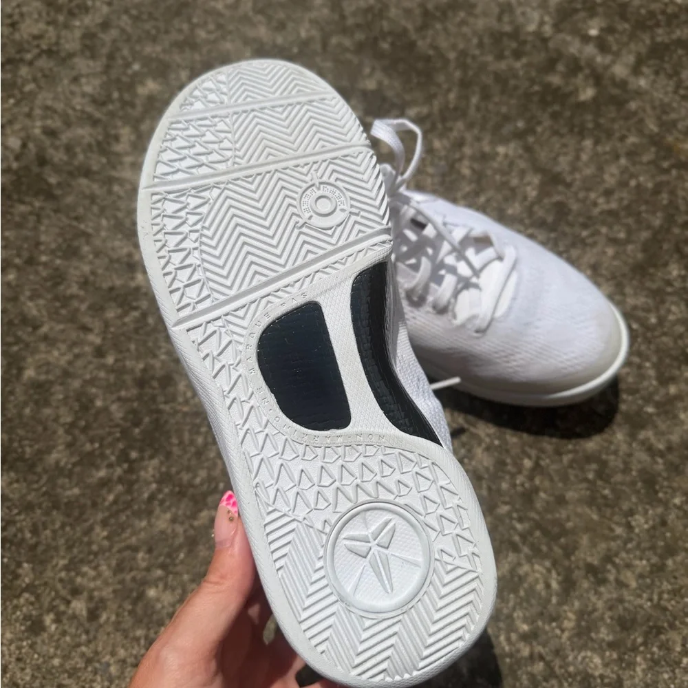 Nike White Low-Top Mesh Basketball Shoes